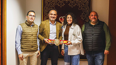 destacada El alcalde recibe a Almudena Álvarez, recién campeona de España de Boxeo