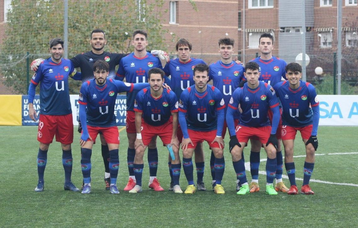 El CD Móstoles vence a domicilio y vuelve a entrar en el playoff de ascenso