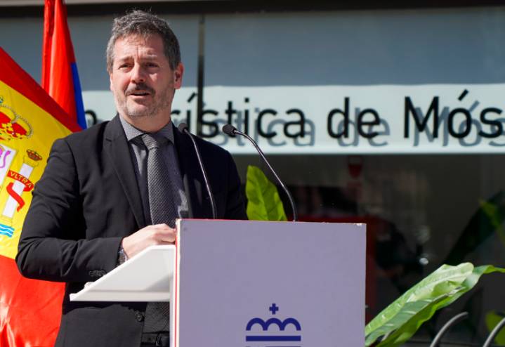 El Alcalde y el Consejero de Cultura inauguran la Oficina de Turismo de Móstoles (5)