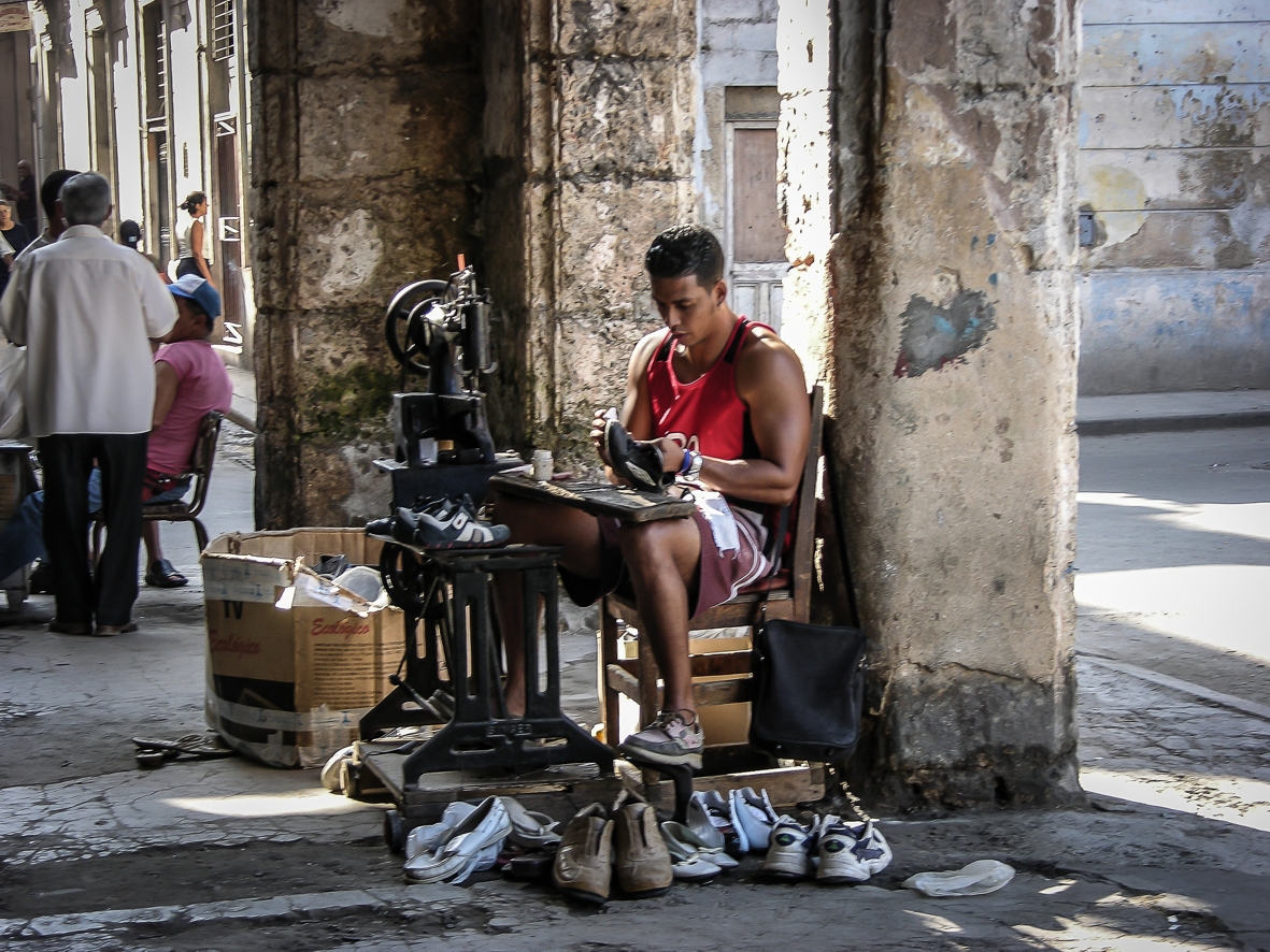 ZAPATERO Exposición de Ángeles González