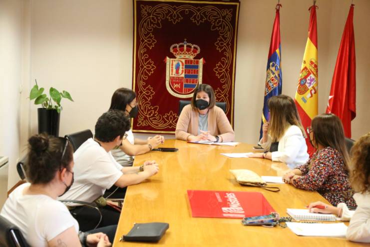 Reunión de la Alcaldesa Noelia Posse con los jóvenes mostoleños