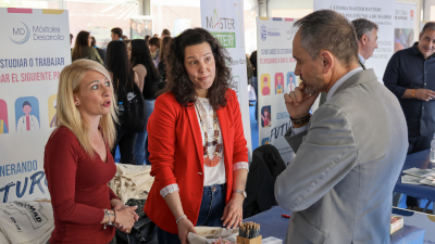 detacada Móstoles inaugura una feria que ayuda a jóvenes a elegir su futuro académico y laboral (4)