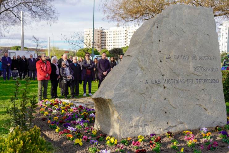 Móstoles rinde homenaje a las víctimas del 11-M en el 20 aniversario de los atentados terroristas (6)