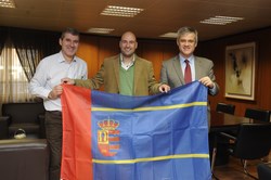 Entrega bandera espedición al Chimborazo 1