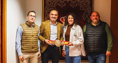 destacada El alcalde recibe a Almudena Álvarez, recién campeona de España de Boxeo