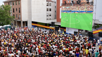 destacada Miles de mostoleños celebraron el pase de España a la final del Mundial (1)