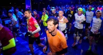 destacada Un total de 580 corredores llenan las calles en la II Media Maratón Nocturna (5)