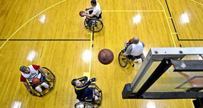 destacada baloncesto en silla de ruedas copia