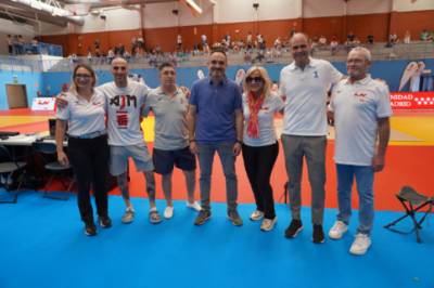 Alcalde de Móstoles y otras autoridades en Liga de Judo