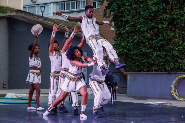 Un espectáculo de circo etíope da inicio a la temporada de otoño de Escena Móstoles (3)
