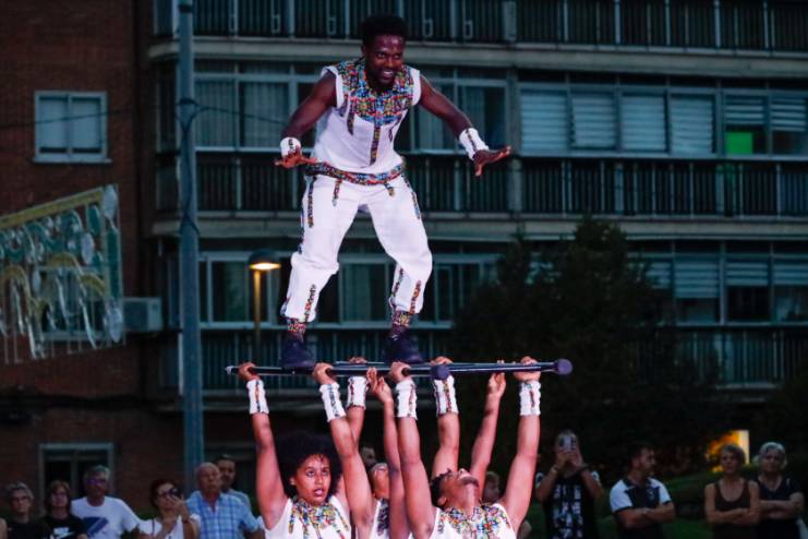 Un espectáculo de circo etíope da inicio a la temporada de otoño de Escena Móstoles (6)