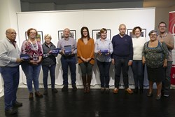 Alcaldesa con los ganadores