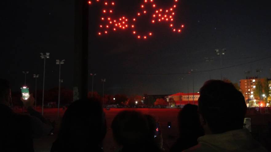 60 drones iluminaron la noche de Móstoles (1)