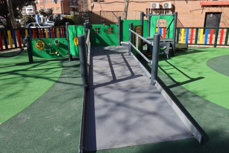 Inauguramos una nueva área infantil totalmente inclusiva en el Parque Cataluña (3)