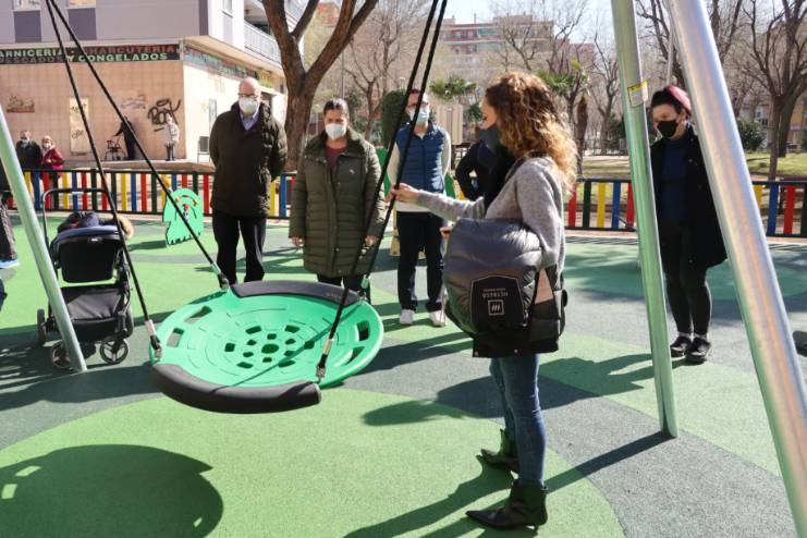Inauguramos una nueva área infantil totalmente inclusiva en el Parque Cataluña (7)