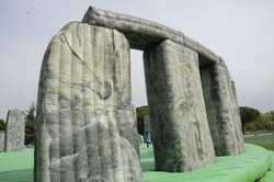APERTURA HINCHABLE stonehenge 6