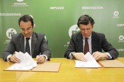 Firma convenio Fundación Francisco de Vitoria 2