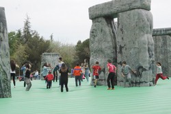 Mostoleños disfrutan con hinchable 4