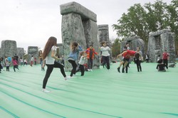 Mostoleños disfrutan con hinchable 6