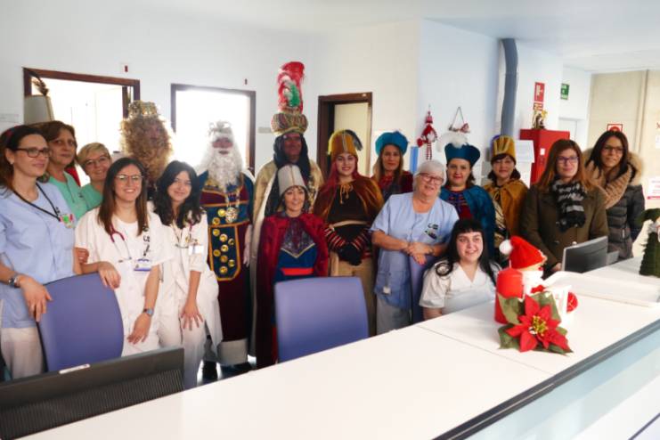 Visita de los Reyes Magos a los hospitales de Móstoles 4
