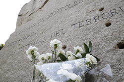 13 julio 2022 Minuto Silencio Miguel Angel Blanco terrorismo flores_2p