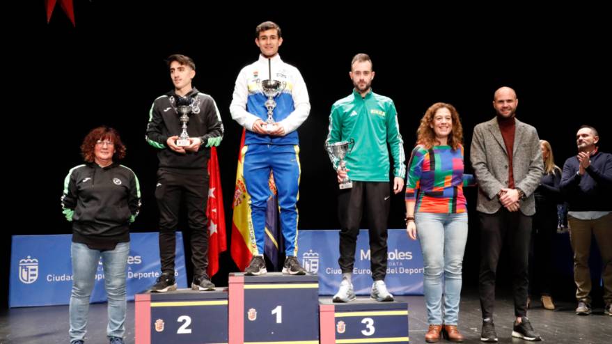 Más de 1.700 atletas de diferentes categorías participan en la XXX San Silvestre mostoleña (1)