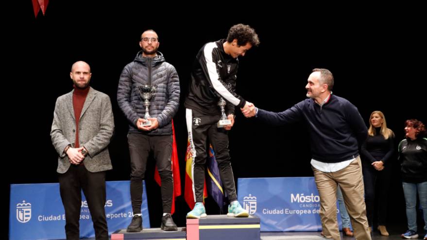 Más de 1.700 atletas de diferentes categorías participan en la XXX San Silvestre mostoleña (2)