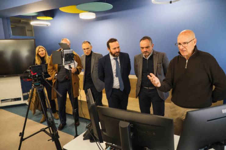 El alcalde de Móstoles y el viceconsejero de Política y Organización Educativa visitan el IES Benjamín Rúa (4)