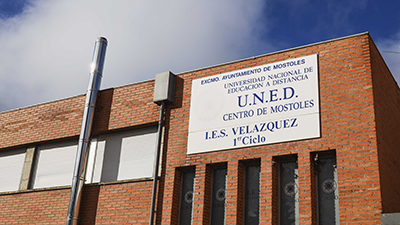 destacada El alcalde visita el IES Velázquez de Móstoles