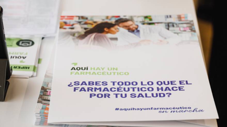 El alcalde visita la unidad móvil del Colegio de Farmacéuticos instalada en Móstoles (6)