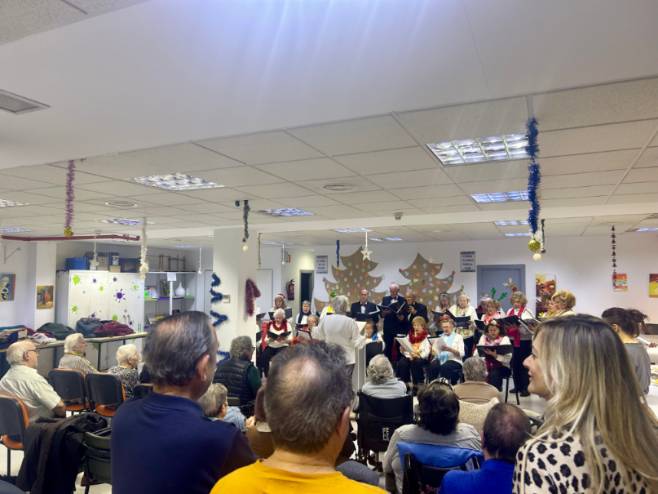 Actuación Musical Coral JXXIII a residentes