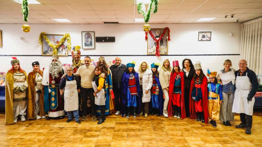 Los Reyes Magos visitan a los niños del comedor social San Simón de Rojas y de los hospitales de Móstoles (2)