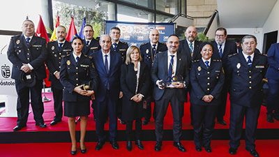 destacada Medalla de oro de la ciudad a la Policía Nacional por sus 200 años (7) copia