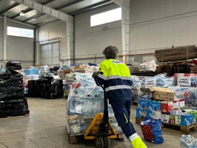 Móstoles recoge más de 150 palés de ropa y enseres para los afectados por la DANA (2)