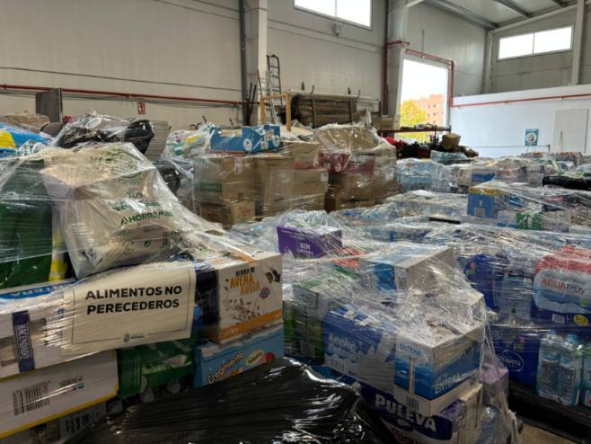 Móstoles recoge más de 150 palés de ropa y enseres para los afectados por la DANA (4)