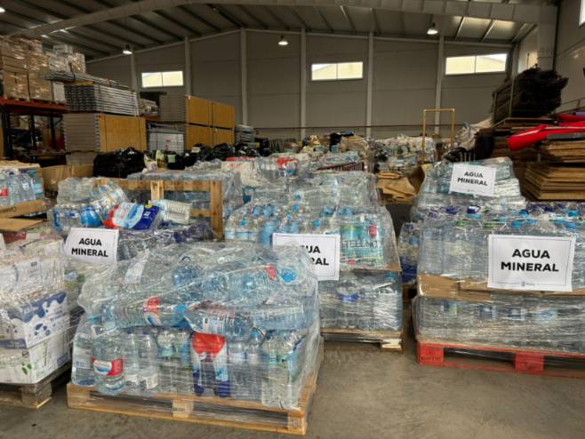 Móstoles recoge más de 150 palés de ropa y enseres para los afectados por la DANA (5)