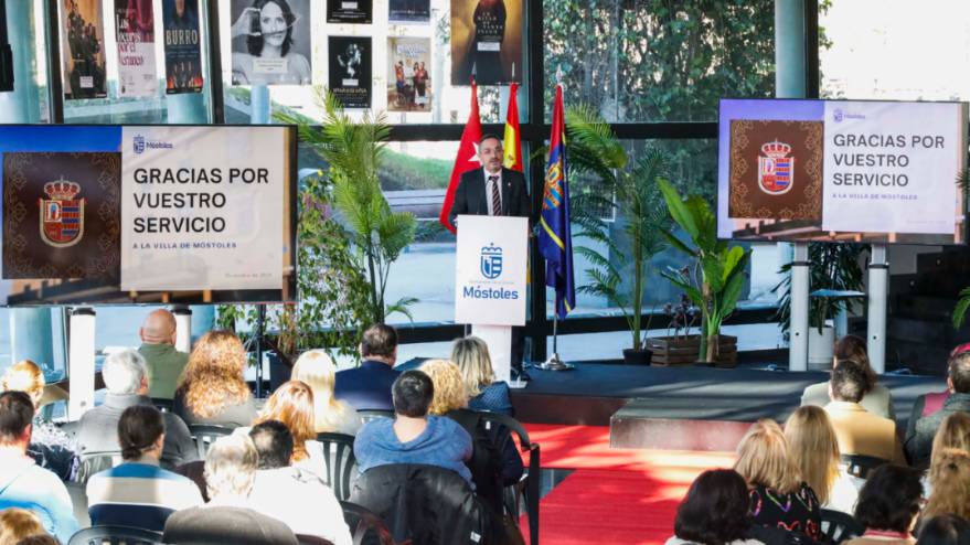 Móstoles rinde homenaje a trabajadores municipales jubilados y que han cumplido 25 años de servicio (2)