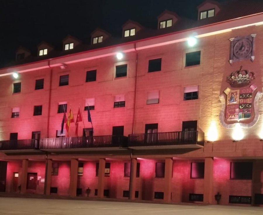 Móstoles se viste de rosa con motivo del Día Mundial contra el Cáncer de Mama