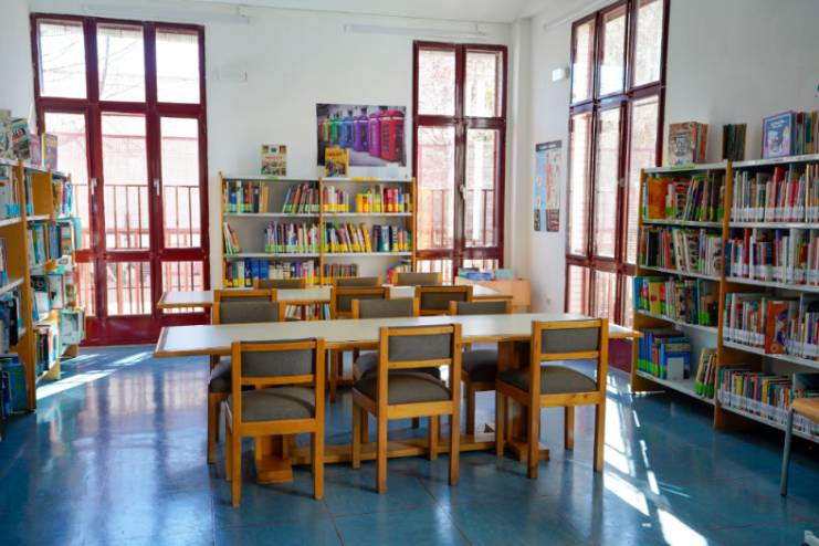 Biblioteca del Centro Sociocultural Joan Miró (5)