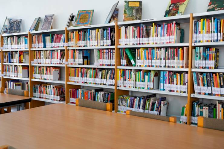 Biblioteca del Centro Sociocultural Joan Miró (7)