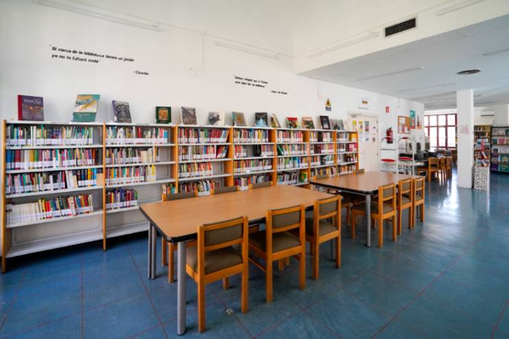 Biblioteca del Centro Sociocultural Joan Miró (8)