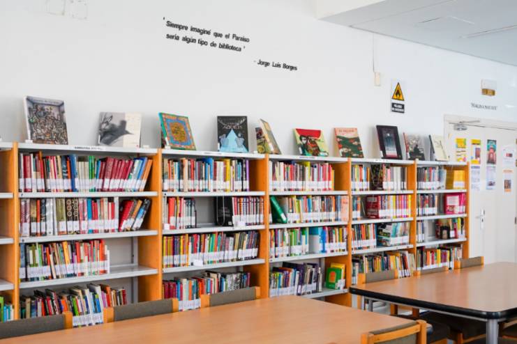 Biblioteca del Centro Sociocultural Joan Miró (10)