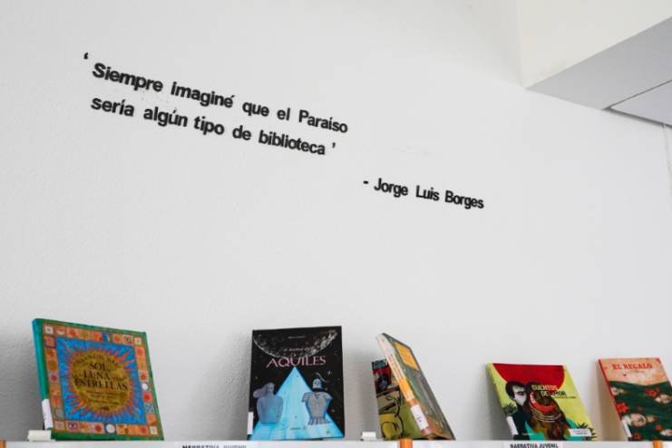 Biblioteca del Centro Sociocultural Joan Miró (11)