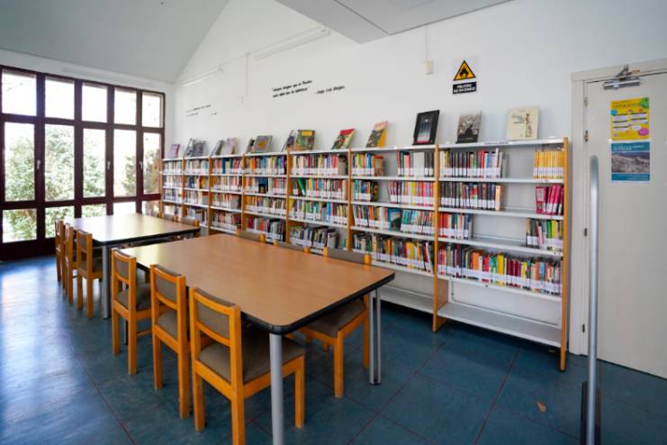 Biblioteca del Centro Sociocultural Joan Miró (1)