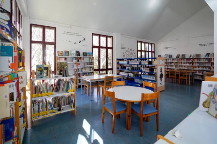 Biblioteca del Centro Sociocultural Joan Miró (3)