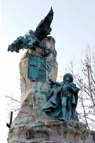 Estatua Andrés Torrejón (2)
