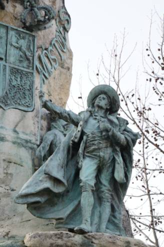Estatua Andrés Torrejón (3)