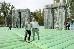 APERTURA HINCHABLE stonehenge 11
