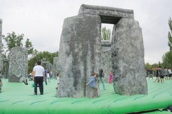 Mostoleños disfrutan con hinchable 2