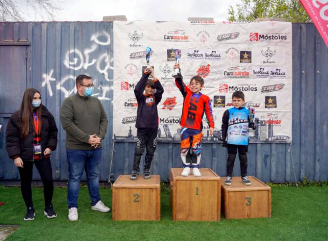 El circuito del polideportivo Andrés Torrejón de Móstoles acoge la 3 Copa de Madrid BMX (1)